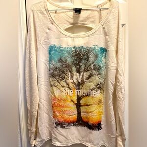 Day Trip brand women “ Live in the moment” long sleeve
Size Large